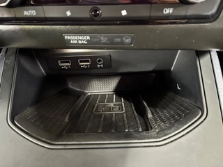 Seat Arona 1.0 TSI Xcellence Launch Edition / Navi /Apple Carplay / 30