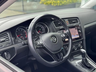 Volkswagen Golf TSI * Panoramadak * Camera * Navigatie * Massage Stoel / 10