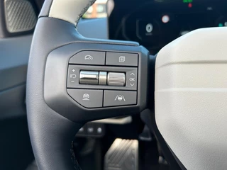 Kia EV4 Hatchback GT-PlusLine 81.4 kWh | Schuif/kanteldak | Lederen bekleding | 360 Graden camera | Head up display | Elektrische achterklep | Elektrische stoel verstelling met geheugen | Stoel verwarming + ventilatie voor | Dodehoek camera | Draadloze oplader / 16