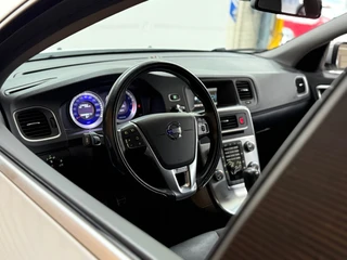 Volvo V60 1.6 T4 R-Design | Navi | Trekhaak | 180PK | Winter Pack | High Performance Audio | Leder/Alcantara / 2