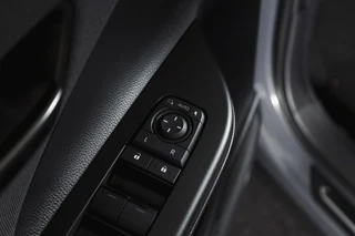 Toyota C-HR 1.8 Hybrid 140 Dynamic  | Dig. Cockpit | Adapt. Cruise | Winterpakket | PDC | Camera | NAV + App. Connect | ECC | DAB | LM 18" | 2989 / 49