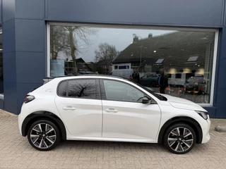 Peugeot 208 1.2 Turbo 100 PK GT | Navigatie | Zwart dak | Sportstoelen | Keyless Start | 17" Lichtmetalen Velgen | Full LED Verlichting | Climate Control | Cruise Control | Camera | Parkeersensoren | Dodehoek detectie | / 7