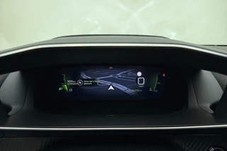 Peugeot 2008 1.2 PureTech Allure Pack Apple carplay/Android auto | Achteruitrijcamera | Automatische airco | Cruise control | LED verlichting | Lichtmetalen velgen 17'' | / 21