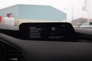 Mazda 3 2.0 e-SkyActiv-X M Hybrid 180 Comfort|Leer|Stoel+Stuurverwarming|HUD|Camera|ACC / 24