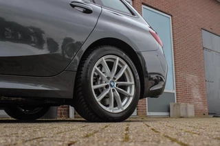 BMW 3-serie Touring 330e High Executive | 1e eigenaar | BTW auto | M-sport stuur | HiFi audio | Sportstoelen | Cruise control adaptief | Grootlichtassistent | Active Guard Plus / 42