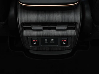 Nissan Ariya Evolve 91 kWh | SOH 99% | Panoramadak | Trekhaak | ACC | HUD | Voorstoelen verwarmd en geventileerd | Warmtepomp | 360 Camera | 19" / 45