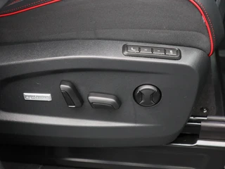 Volkswagen ID. Buzz GTX 4MOTION 79 kWh & 340 Pk | Trekhaak | Carplay | Cruise | Schuifdeuren L+R | Elektrische Stoelen | 20 Inch | Full LED  | 17.801 Km!! / 40