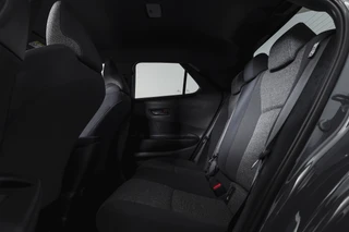 Toyota C-HR 1.8 Hybrid 140 Dynamic  | Dig. Cockpit | Adapt. Cruise | Winterpakket | PDC | Camera | NAV + App. Connect | ECC | DAB | LM 18" | 2989 / 51