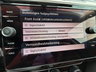 Volkswagen Passat Variant 1.4 TSI ACT Highline Business R / Pano / Massage / Camera / Sportleder / Trekhaak / Zeer mooie auto ! / 35