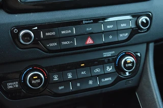 Kia Niro 1.6 GDi Hybrid DynamicLine | Trekhaak | Camera | Carplay | / 19