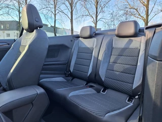 Volkswagen T-Roc Cabrio 1.5 TSI 150pk DSG R-Line (Trekhaak,Camera,Virtual,IQ) / 19