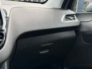 Peugeot 2008 Blue Lion 1.2 PureTech 130PK Navigatie, Parkeersensoren Achter, Panoramadak, Trekhaak, Airco / 28