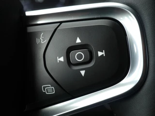 Volvo XC40 1.5 T3 Momentum Business | Zwart dak | Navigatie | Adaptieve Cruise control | Camera | Elektrische achterklep | Elektrisch verstelbare stoelen met geheugen / 21