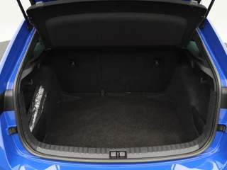 Škoda Scala 1.0 TSi 110 Pk Sport Business | Parkeersensoren | Adaptive Cruise | Panorama dak | Climatronic | Navigatie | Carplay | 16 Inch | 97.324 Km !! / 17