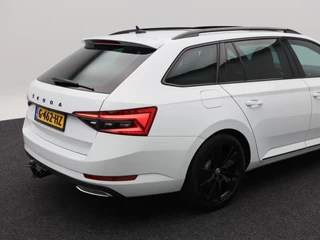 Škoda Superb Combi 1.5 TSi ACT 150 Pk Automaat Sportline Business | Trekhaak | Stoelverwarming | Panorama dak | Camera | Canton Audio | Alcantara | CarPlay | 18 Inch / 15