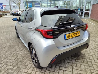 Toyota Yaris 1.5 Hybrid 115 DYNAMIC NL-AUTO STOEL/STUURVERW BLIND SPOT PARK-SENSOREN NAVI CAMERA CLIMA AD-CRUISE APPLE/ANDROID KEYLESS 16'' LM-VELGEN / 4