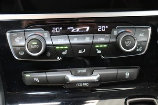 BMW 2 Series Active Tourer 218i Executive Automaat  / Trekhaak / Parkeersensoren / Stoelverwarming / Navigatie / Cruise Control / Bluetooth / Climate Control / LED / Sportstoelen / Multifunctioneel Stuurwiel / 17 Inch / 24