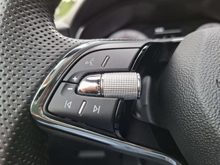 Skoda Kamiq 1.0 TSI Monte Carlo * 29.000KM! * Panoramadak * Stoelverwarming * Carplay * Full Led * / 25