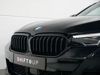 BMW 5 Serie Touring 530e xDrive M-Sport Panoramadak | Adapt. Cruise Control / 28