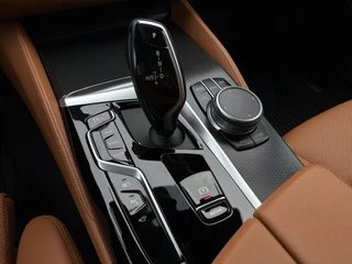 BMW 5-serie Touring 530e Executive M-SPORT - LEER - ACC - STOELVERWARMING / 24