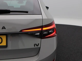 Škoda Superb Combi 1.4 TSi 218 Pk iV Sportline Business | Trekhaak | Stoelverwarming | CarPlay | Camera | Cruise Control | Navigatie | Full LED | 19 Inch | 91.754 Km !! / 16