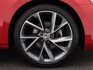 Škoda Superb Combi 1.5 TSi 150 Pk Automaat Sportline Business | Panoramadak | Trekhaak | Virtual Cockpit | Adaptive Cruise | Camera | LED | 19 Inch | 53.466 Km! / 6