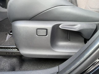 Toyota C-HR+ First Edition 77 kWh NIEUW DIRECT LEVERBAAR! STOEL/STUURVERW 20'' LM-VELGEN BLIND SPOT EL-ACHTERKLEP WARMTEPOMP NAVI PARK-SENSOREN CAMERA CLIMA APPLE/ANDROID / 16