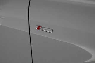 Audi Q4 e-tron 40 Launch edition S Competition 204pk 77 kWh SOH 87% Trekhaak Camera Leder Keyless Stoelverwarming ACC Panoramadak S-Line / 37