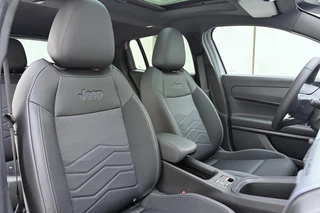 Jeep Avenger 1.2 e-Hybrid 110pk Black Edition | 8 Jaar Fabrieksgarantie | Panoramadak | Keyless | Navigatie | JBL audio | Elektrische kofferklep | Adaptieve cruise control | Stoelverwarming / 15