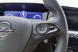 Opel Mokka 1.2 Turbo 130pk Ultimate | Climate Control | Adapt. Cruise control | Navi via Apple Carplay/Android Auto | Alcantara bekleding | Massagefunctie | Zwart dak | 18" Lichtmetalen velgen / 21