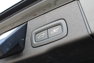 Volvo XC60 2.0 T6 Plug-in hybrid AWD Ultimate Black Edition  | Panoramadak | Head-up | H/K | Memory / 43