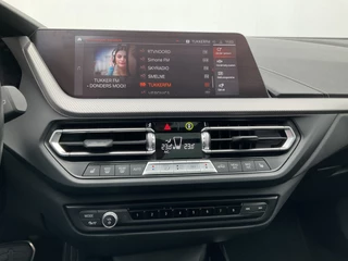 BMW 1 Serie 120i M-Sport Automaat Pano.dak Leer Stoel/Stuurverw HUD Carplay Stoelverw Led VOL! / 21