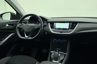 Opel Grandland X 1.6 Turbo 300pk Hybrid4 Elegance | Navigatie | Keyless | Camera | Parelmoer kleur | Electrische achterklep | Lichtmetalen velgen | AGR Comfortstoelen | Voorruitverwarming | Zwart dak / 39