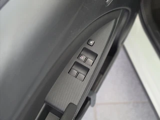 Mitsubishi Space Star 1.2 Intense / 16