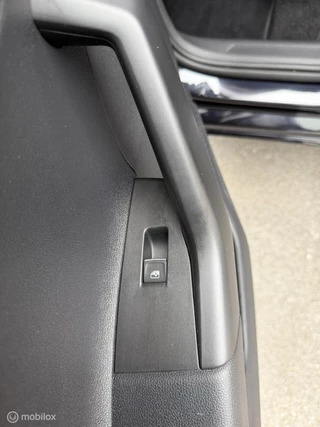 Volkswagen Polo 1.0 TSI Style VOL! CLIMA*ADABCR*PDC*CARPLAY*IQLICHGTS* / 26