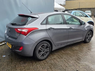 Hyundai i30 1.6 GDI i-Drive Cool AIRCO LM / 5
