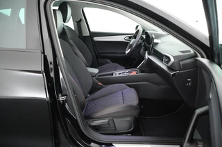 SEAT Leon 1.4 TSI 204pk eHybrid PHEV FR Business Intense Stoelverwarming Navigatie / 12