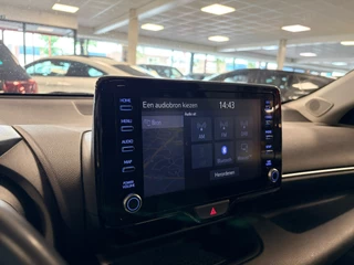Toyota Yaris 1.5 Hybrid Style / LED / head-up / panoramadak / camera / keyless / 22