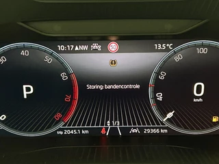 Skoda KAROQ 1.5 TSI ACT Business Edition Plus | Automaat | Adaptive cruise | Stoelverwarming | Camera | Parkeersensoren | BTW / 17