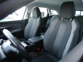 Peugeot 3008 1.2 PureTech Blue Lease Executive | Trekhaak | Navigatie | Climate control | Lichtmetalen velgen | Cruise control | Parkeersensoren achter | Apple carplay/Android auto / 11