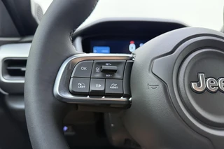 Jeep Avenger Summit 54 kWh | Navigatie | DEMO | 8 jaar speciale garantie | Electrische achterklep | Camera | Stoel- en stuurverwarming | Climate control / 25
