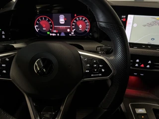 Volkswagen Golf 1.5 eTSI R-Line Pano Virtual Camera IQ Light / 15