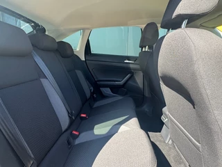 Volkswagen Taigo 1.0 TSI AUTOMAAT* Navigatie * Parkeersensoren * Adaptieve Cruise Control * / 24