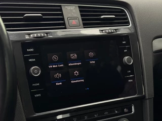Volkswagen Golf TSI * Panoramadak * Camera * Navigatie * Massage Stoel / 22