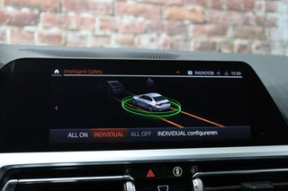 BMW 3 Serie Sedan 320i Executive Sport Line Automaat  / Live Cockpit Professional / M Sportstuurwiel / Shadow Line / 19 Inch / Climate Control / Sportstoelen / Bluetooth / Neerklapbare Achterbank / LED / Parkeersensoren voor+achter / 27