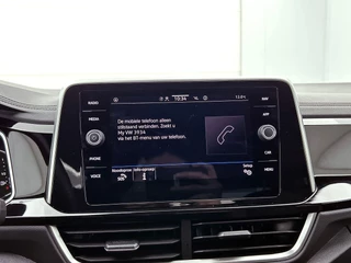 Volkswagen T-Roc 1.0 TSI R-Line | Camera | CarPlay | Adaptive Cruise | Digital Dash / 23