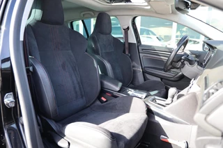 Renault Megane Estate 1.6 E-Tech Plug-In Hybrid 160 R.S. Line||Automaat|Camera|Digi dash|Pano| / 22