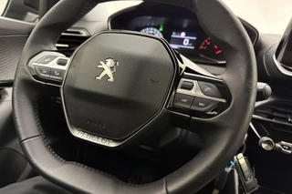 Peugeot 2008 1.2 PureTech 100pk Active Pack | Distributieriem vervangen in mei 2025 bij 92.519km | Navigatie | Climate Control | DAB+ | Lichtmetalen Velgen 16inch | Apple Carplay/Android Auto / 18