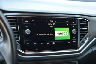 Volkswagen T-Roc 1.5 TSi 150 PK Style * Navigatie * Nette Auto * Automaat * / 14