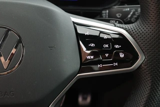 Volkswagen T-Roc 1.5 TSI 150pk DSG R-Line Business+ Black Style Trekhaak Camera Beats Stoelverwarming LED Navigatie / 20